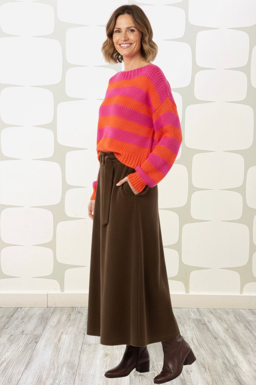 outfit con Maglione Luce a righe fucsia e arancio, Gonna Pedersen marrone