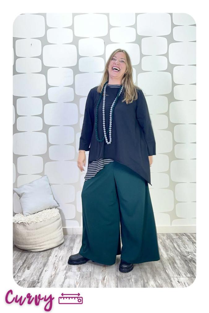 outfit sartoriale curvy con maglia betta sartoriale nera, canotta telly a righe grigio nero sartoriale, pantalone palace karlsson sartoriale verde - fabbrica di giuggiole