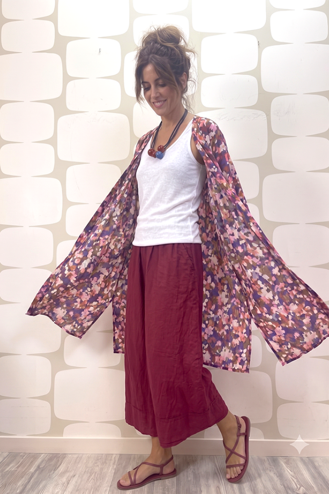 outfit con Kimono Naif sartoriale e Pantalone Adele ciliegia