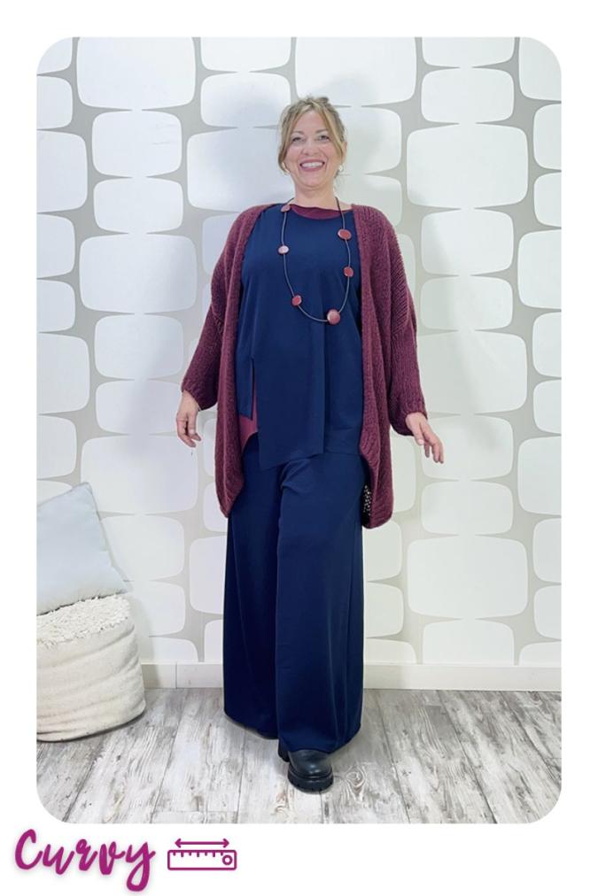 OUTFIT CURVY sartoriale Maglia Sandra sartoriale blu, maglia telly tinta unita sartoriale vino, Cardigan Gertrude vino, pantalone Palace Karlsson sartoriale blu - fabbrica di giuggiole