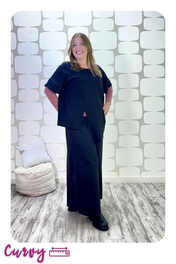 OUTFIT CURVY con Maglia Sandra sartoriale nera, Maglia Tara cipolla, pantalone Palace Karlsson sartoriale nero - fabbrica di giuggiole