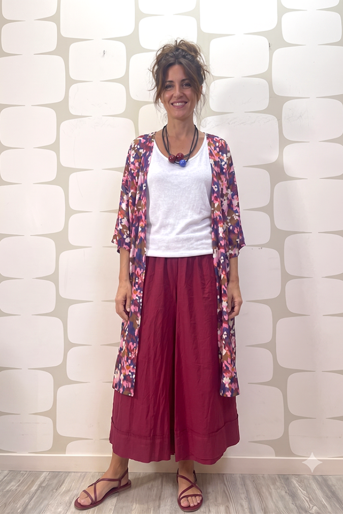 outfit con Kimono Naif sartoriale e Pantalone Adele ciliegia