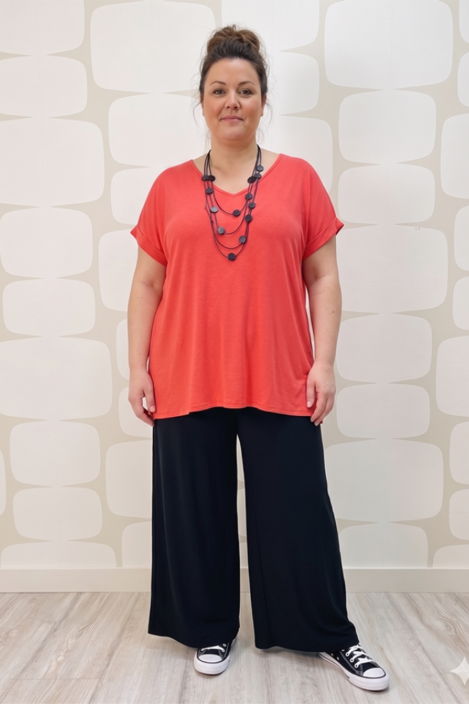 outfit con Maglia Allen rossa e Pantalone Holland nero