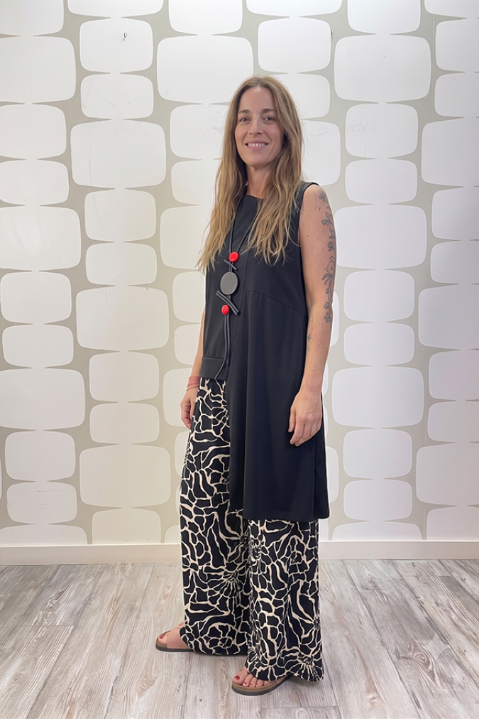 outfit con Maglia Florence nero e Pantalone Anais nero