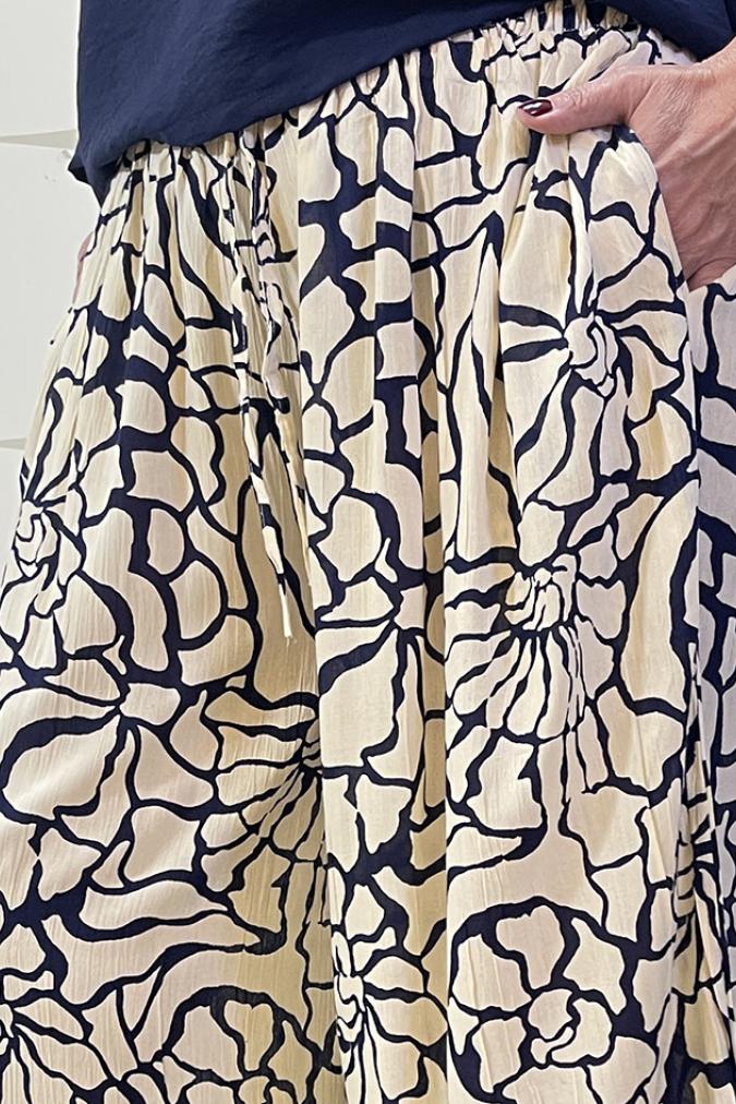 outfit con Pantalone Anais panna e blu