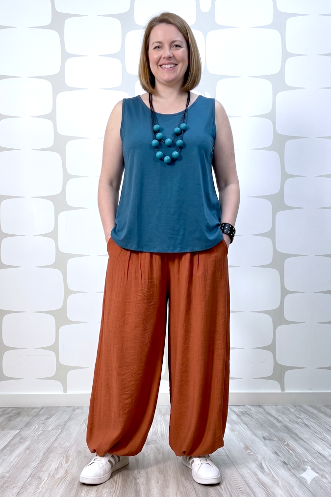 outfit con Canotta Ashley petrolio e Pantalone Yoda coccio