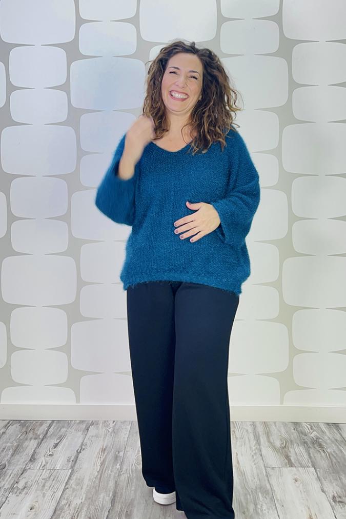 outfit con Maglia Ashley petrolio e Pantalone Candice nero