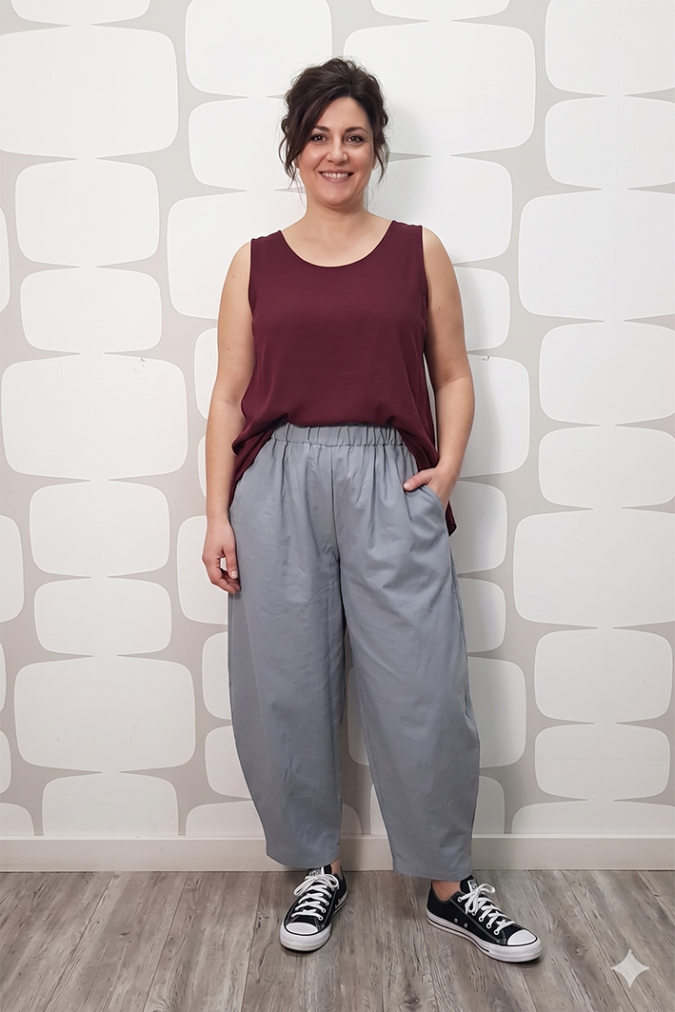 outfit con Canotta Ashley amarena e Pantalone Howard grigio