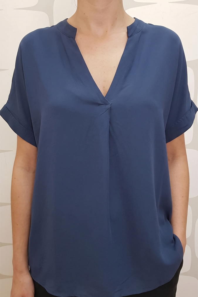 outfit con Blusa Aurore blu 