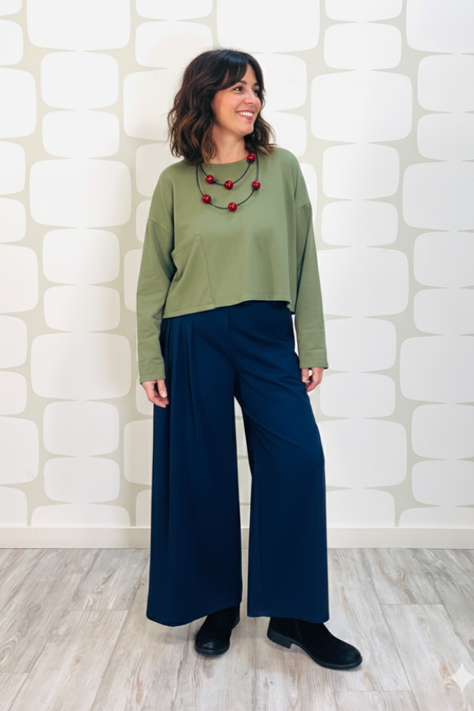 outfit Maglia Basil verde, Pantalone Bernard nero