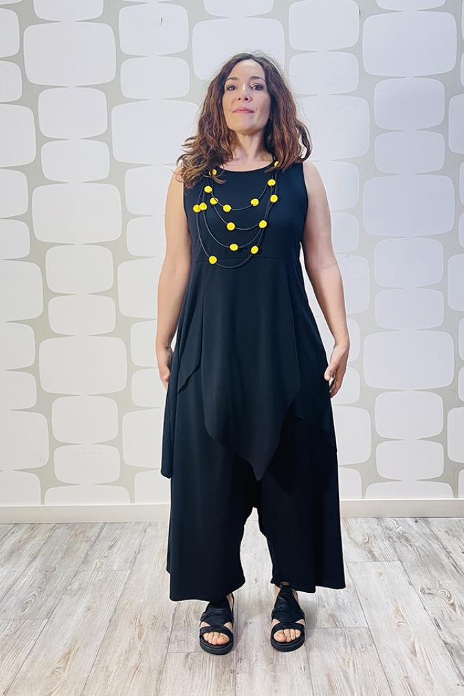 outfit con abito clarkie nero e Pantalone bentley nero
