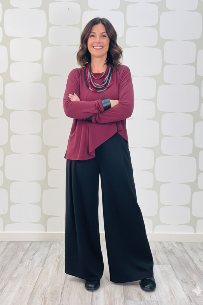 outfit con Maglia Adrian vino e Pantalone Bernard nero