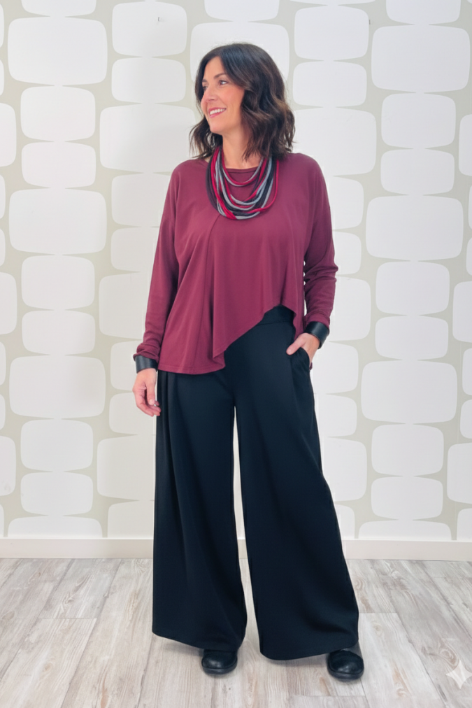 outfit con Maglia Adrian vino e Pantalone Bernard nero