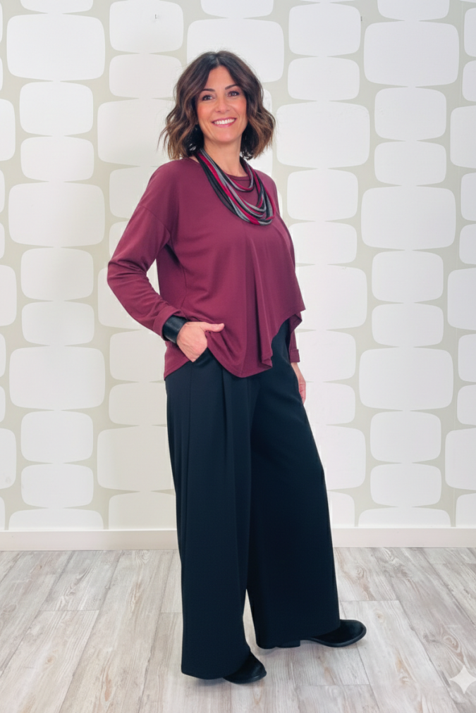 outfit con Maglia Adrian vino e Pantalone Bernard nero