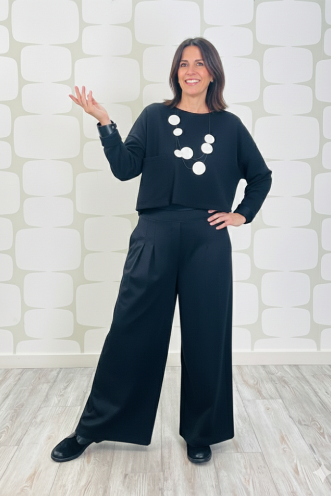 outfit con Maglia Basil nera e Pantalone Bernard nero
