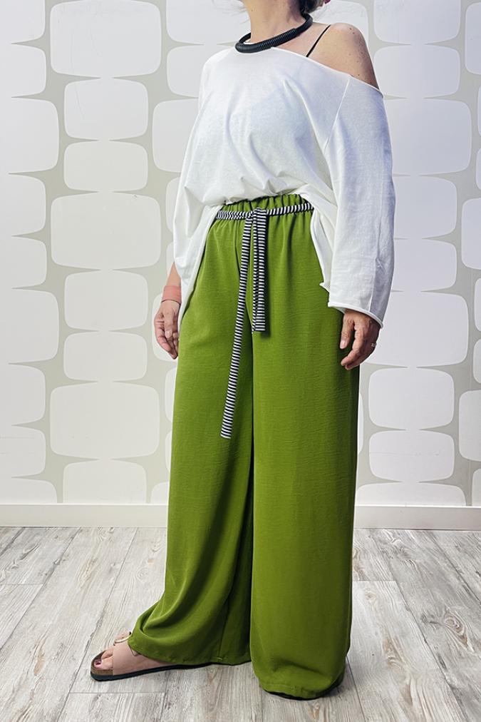  OUTFIT con Maglia Sophie sartoriale bianca e Pantalone Bogotà verde