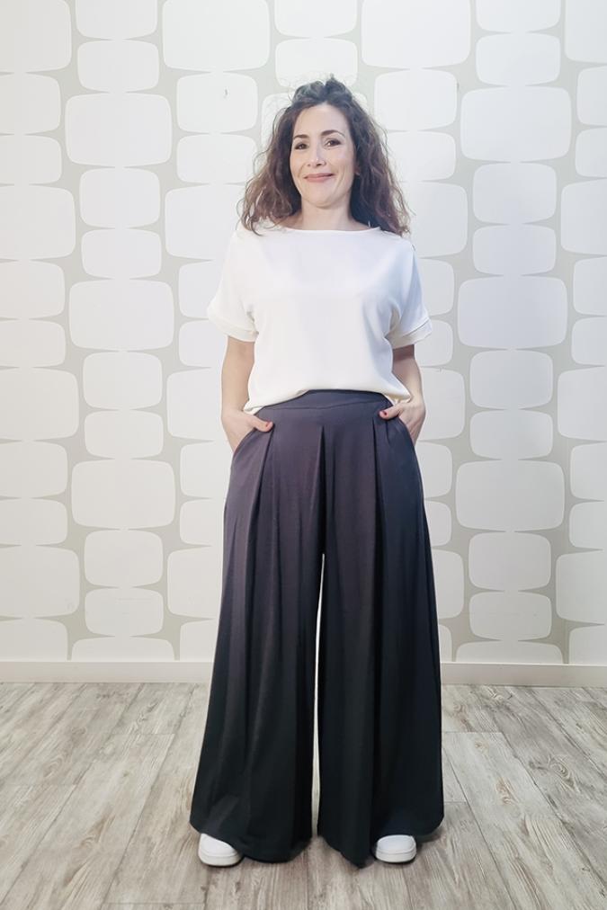 outfit con Maglia Perkins bianca e Pantalone Buckley grigio