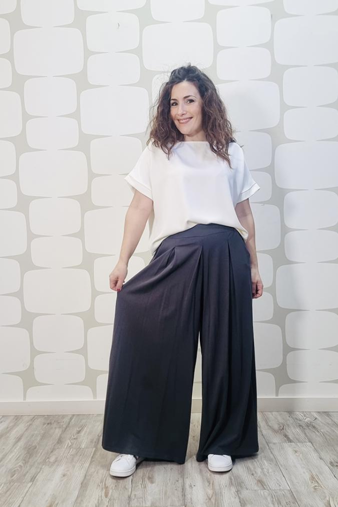 outfit con Maglia Perkins bianca e Pantalone Buckley grigio