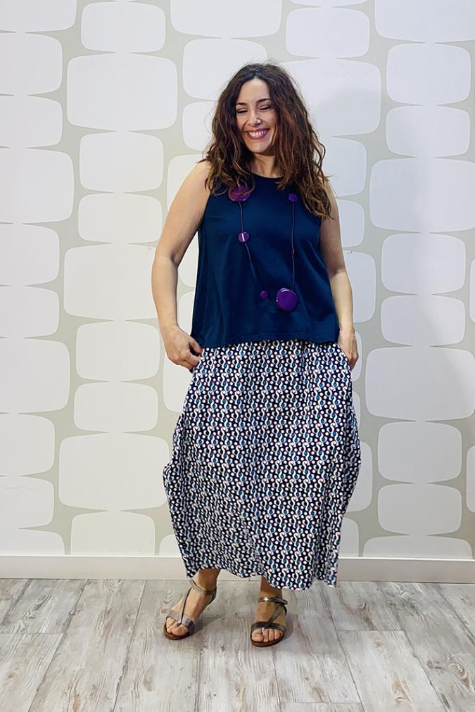 outfit con Canotta Fonzie blu e Gonna Butterfly Eyes sartoriale