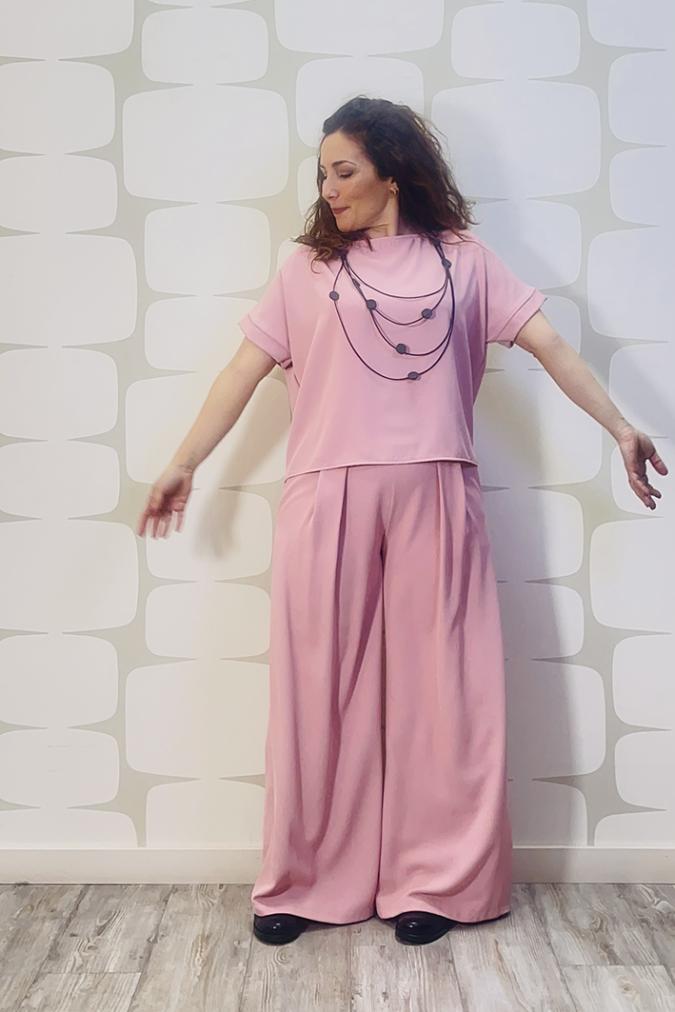 outfit con Maglia Perkins rosa e Pantalone Carmichael rosa