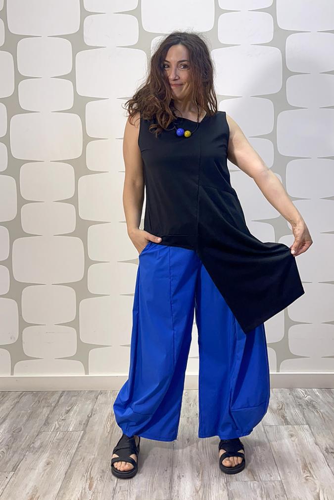 outfit con canotta florence nero e Pantalone Charlie blu