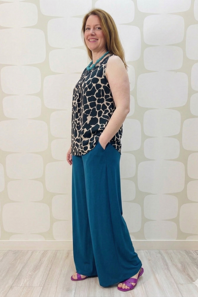 outfit curvy con Canotta Chrissy e Pantalone Holland petrolio