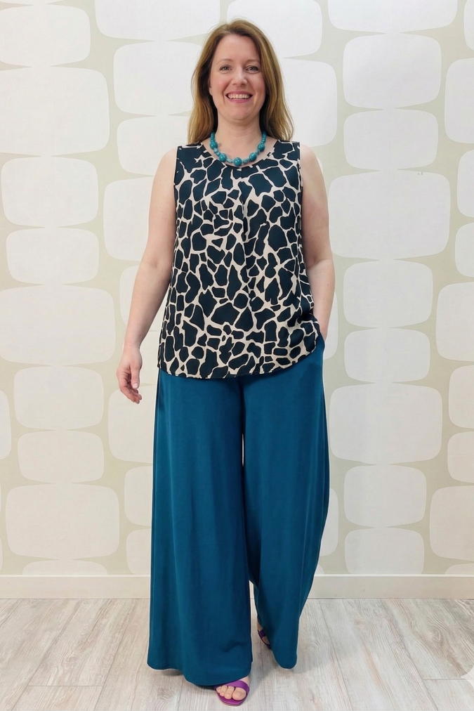 outfit curvy con Canotta Chrissy e Pantalone Holland petrolio