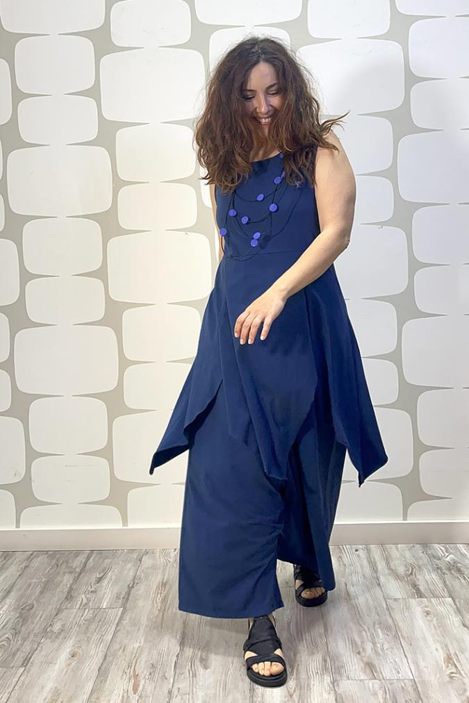 outfit con abito clarkie blu e Pantalone bentley blu