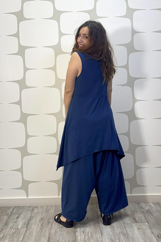 outfit con abito clarkie blu e Pantalone bentley blu