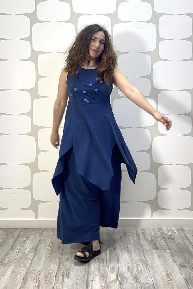 outfit con abito clarkie blu e Pantalone bentley blu
