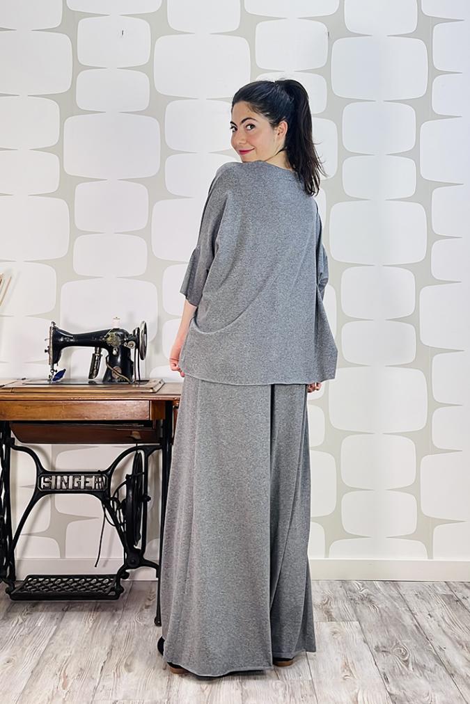 OUTFIT con Tuta Elysuite sartoriale grigia, Maglia Sense Summer sartoriale grigia