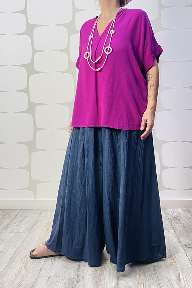 OUTFIT con Blusa Aurore magenta e Pantalone Emile blu