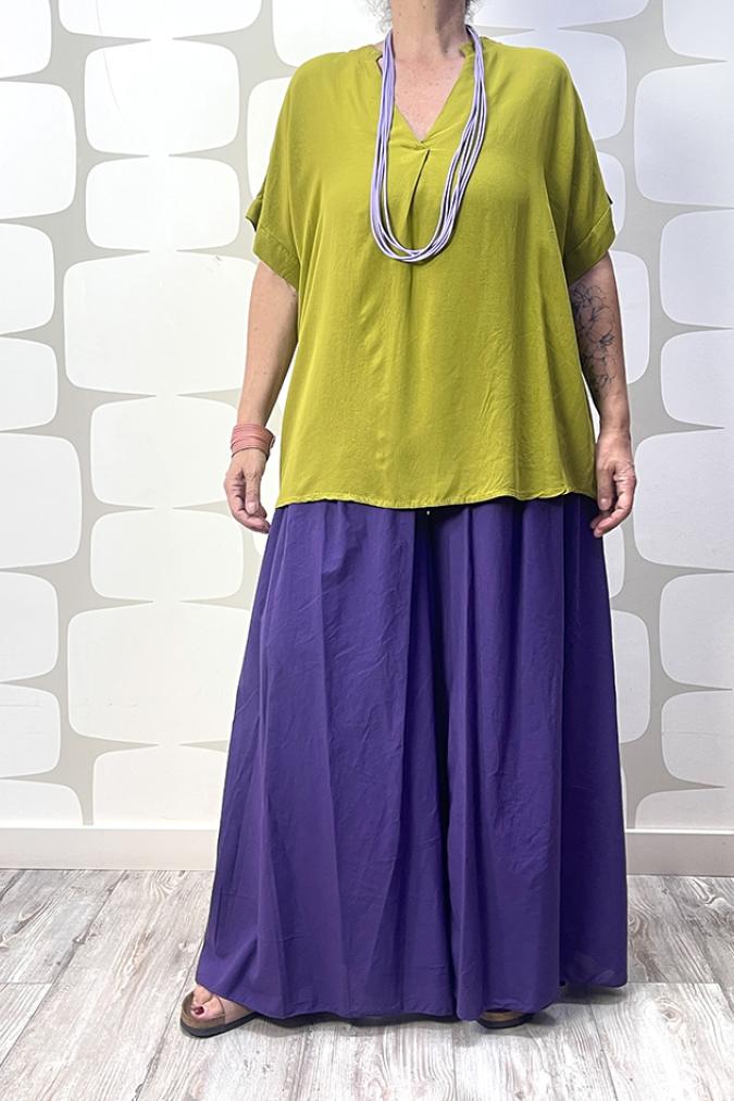 OUTFIT con Blusa Aurore verde olio e Pantalone Emile viola