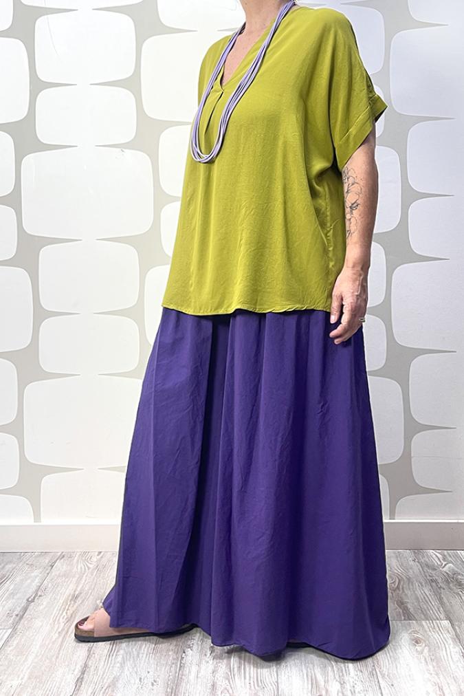 OUTFIT con Blusa Aurore verde olio e Pantalone Emile viola