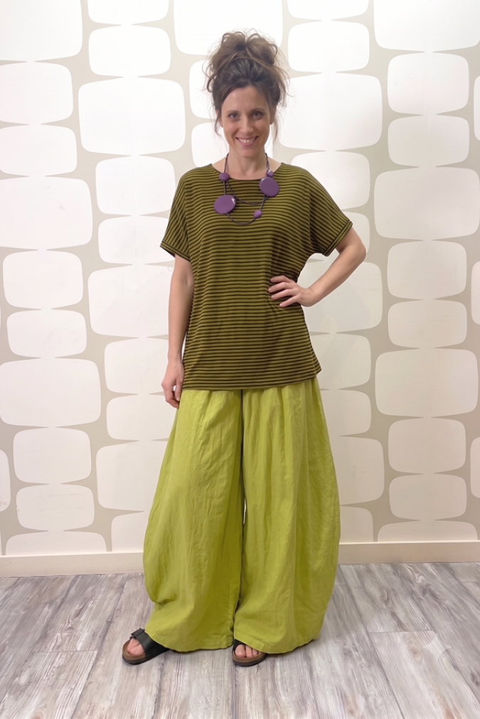 outfit con Maglia Leda verde e Pantalone Emilie verde