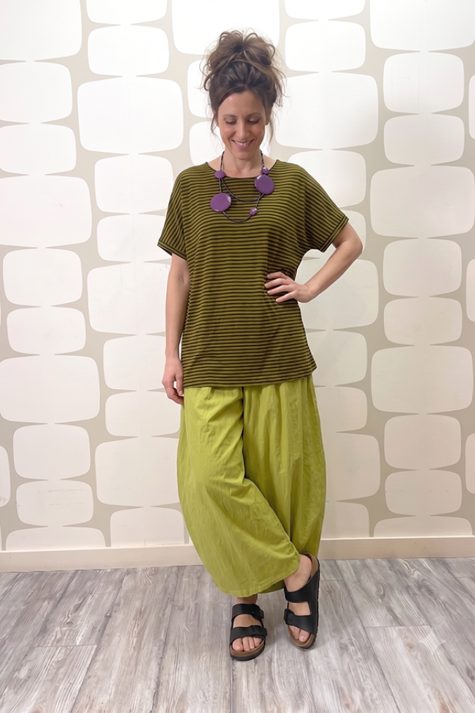 outfit con Maglia Leda verde e Pantalone Emilie verde