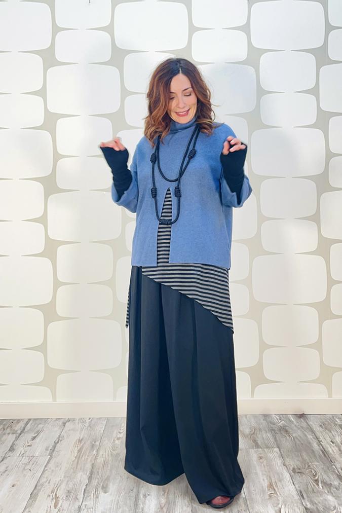 outfit di fabbrica di giuggiole con Maglione Nicla denim, canotta telly a righe grigio e nere, Pantalone Falck nero