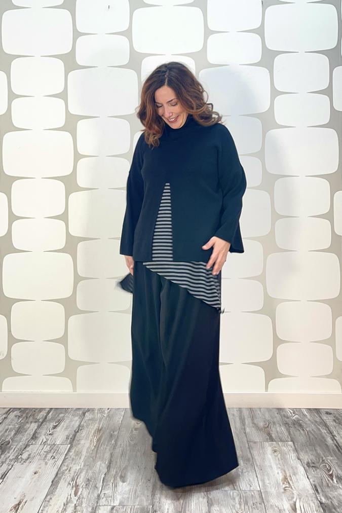 outfit di fabbrica di giuggiole con Maglione Nicla nero, canotta telly a righe grigio e nere, Pantalone Falck nero