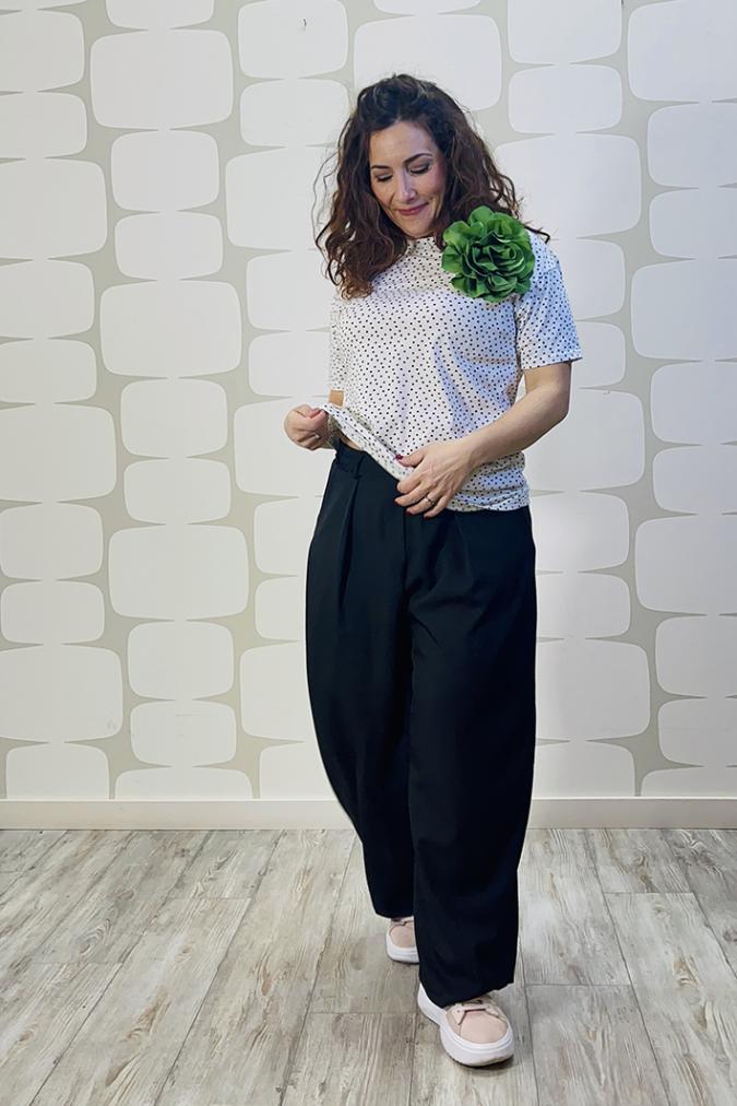 outfit con T-shirt Point Pois e Pantalone Geller nero