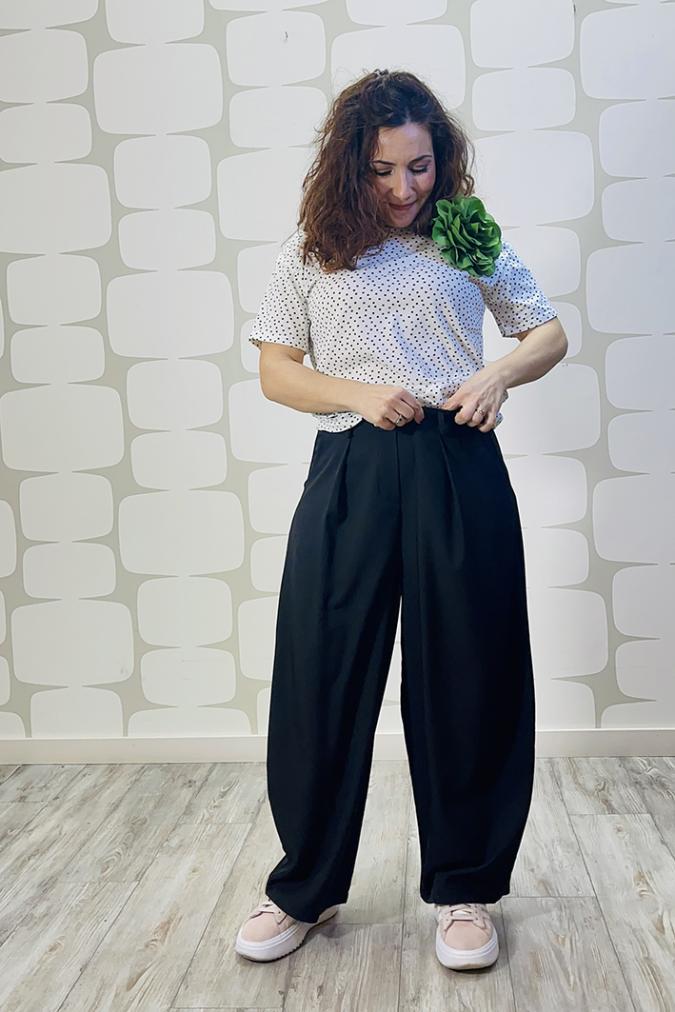 outfit con T-shirt Point Pois e Pantalone Geller nero