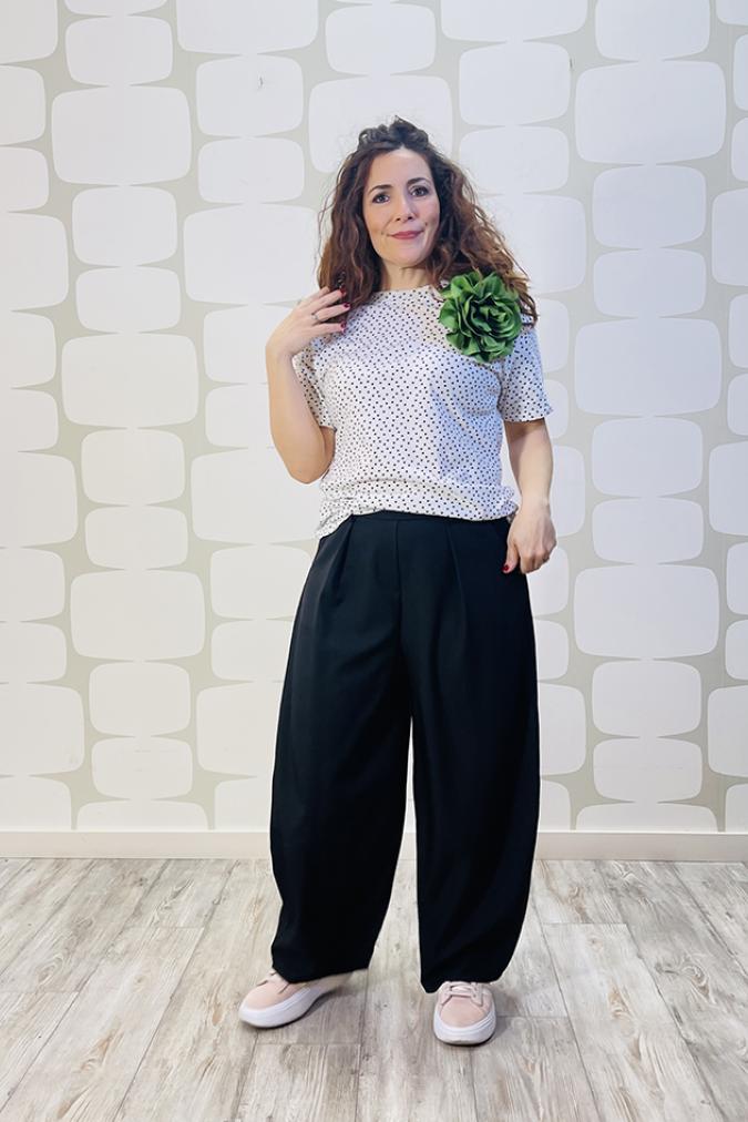 outfit con T-shirt Point Pois e Pantalone Geller nero
