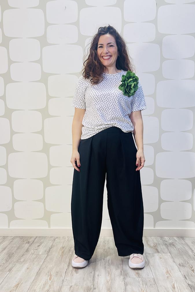 outfit con T-shirt Point Pois e Pantalone Geller nero