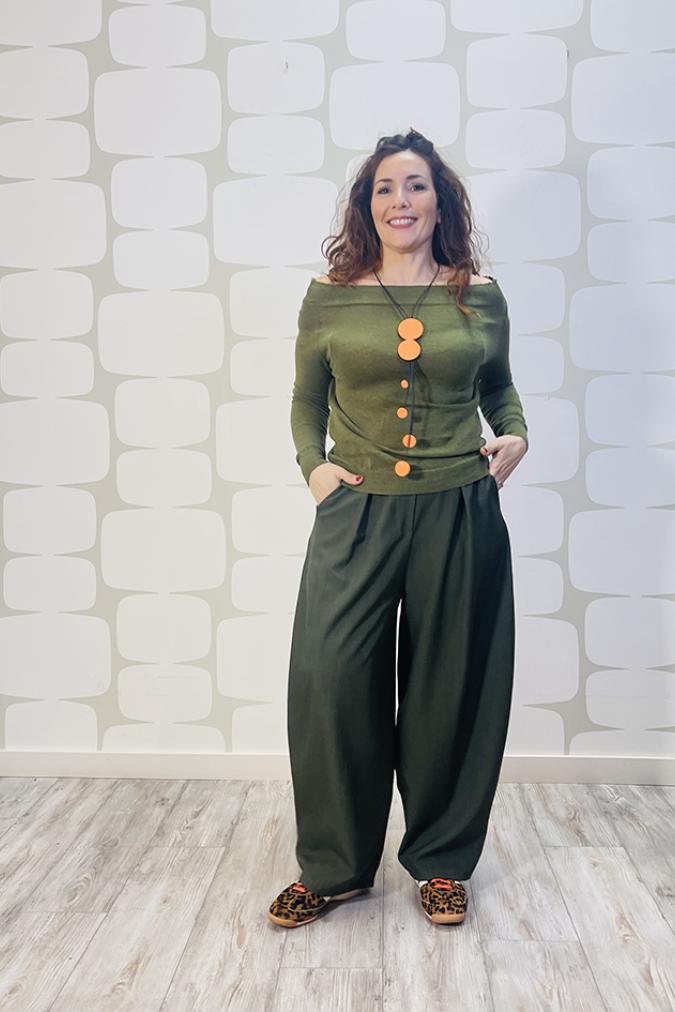 outfit con Maglia Irving verde e Pantalone Geller verde