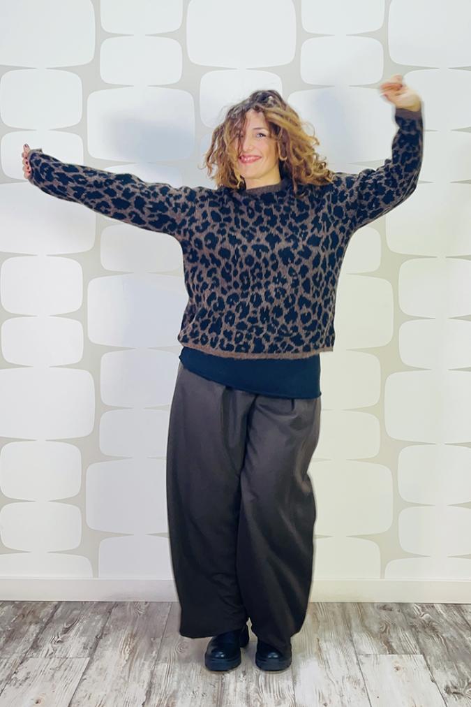 outfit con Maglia Puck maculata marrone, Pantalone Goneril marrone - fabbrica di giuggiole