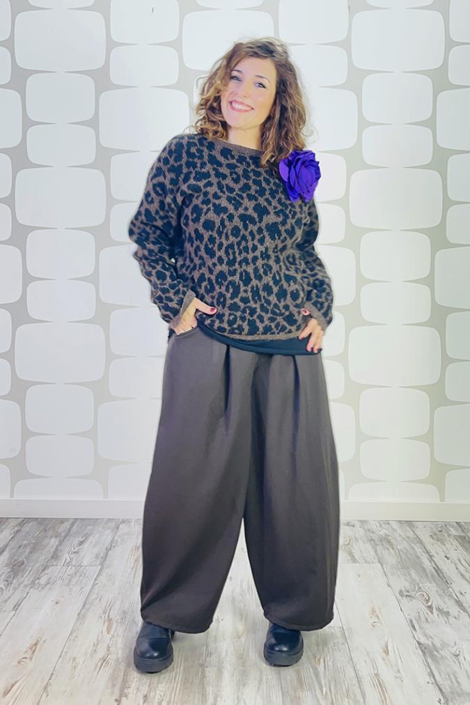 outfit con Maglia Puck maculata marrone, Pantalone Goneril marrone - fabbrica di giuggiole
