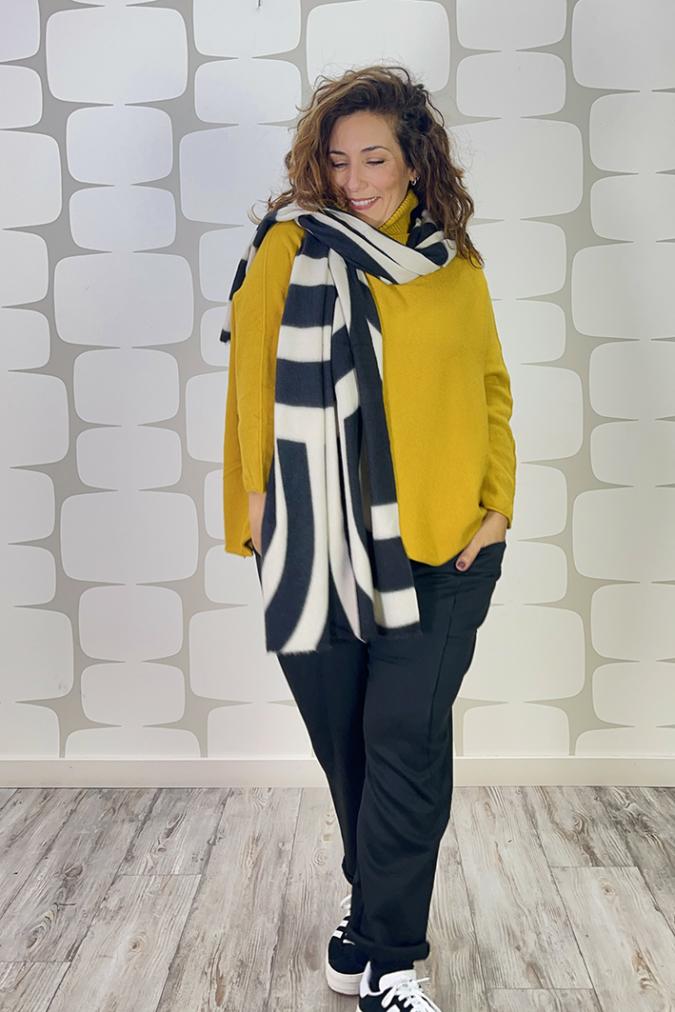 outfit con Maglia Graham ocra, Pantalone Brysha, sciarpa sullivan