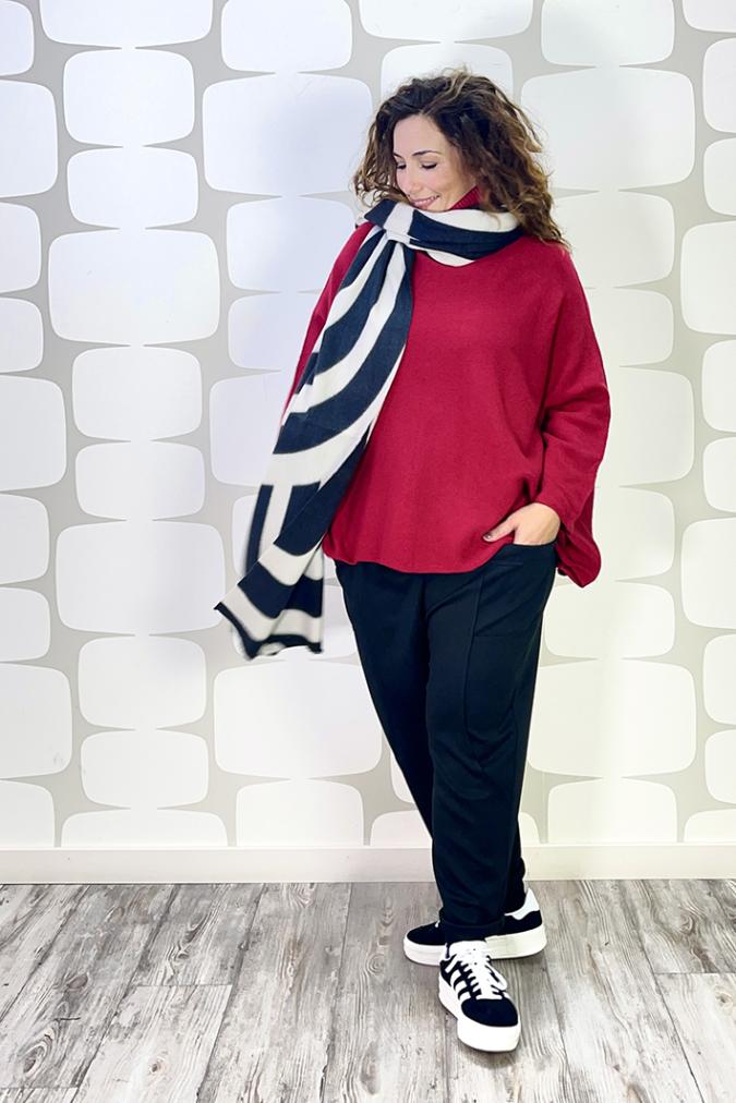 outfit con Maglia Graham rossa, Pantalone Brysha, sciarpa sullivan