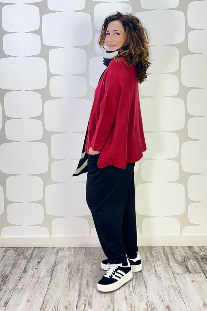 outfit con Maglia Graham rossa, Pantalone Brysha, sciarpa sullivan