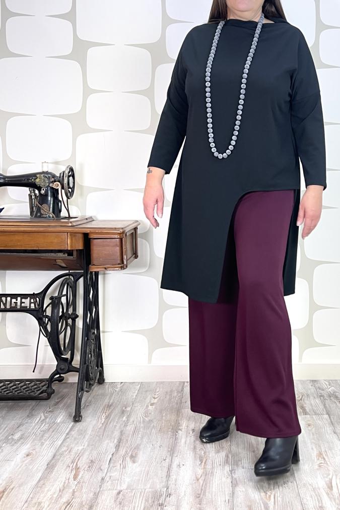Outfit curvy con Maglia Charlotte nera e Pantalone Gregg vino - fabbrica di giuggiole abbigliamento online 