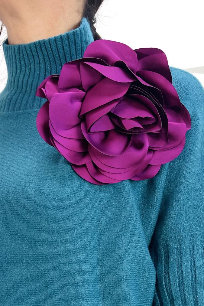 spilla hana a forma di fiore color magenta fabbrica di giuggiole